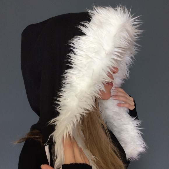 Grey Leopard Print Fringe Hood with White Fur Trim - Picture 2 of 8